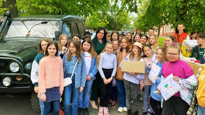 Школярка з Вінниці зібрала гроші, придбала та передали автомобіль для ЗСУ Школярка з Вінниці зібрала гроші, придбала та передали автомобіль для ЗСУ