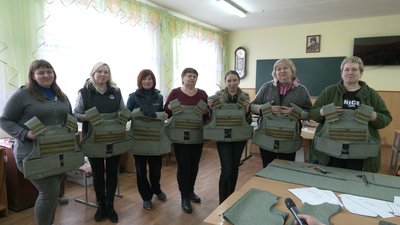 Зранку уроки, по обіді – бронежилети: на Рівненщині вчителі шиють плитоноски на фронт