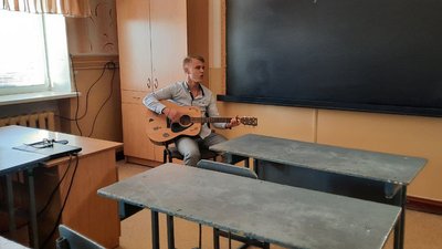 Хочемо віддячити за те, що вони роблять для нашої безпеки. Кропивницькі учні написали листи захисникам та захисницям України Хочемо віддячити за те, що вони роблять для нашої безпеки. Кропивницькі учні написали листи захисникам та захисницям України