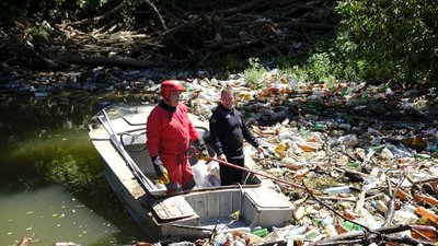 Понад 110 кубічних метрів сміття зібрали рятувальники у річці Боржава на Закарпатті