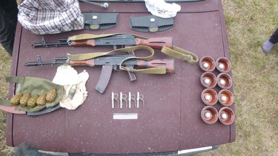 У Миропільській громаді на Сумщині в покинутому погребі знайшли зброю та боєприпаси У Миропільській громаді на Сумщині в покинутому погребі знайшли зброю та боєприпаси