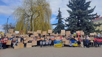 В Ковелі відбулася акція на підтримку полонених азовців В Ковелі відбулася акція на підтримку полонених азовців