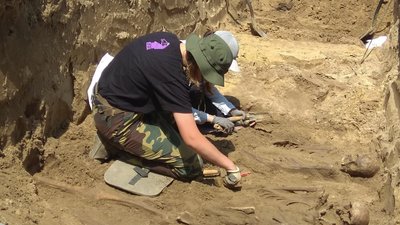 Ексгумація останків на Марсовому полі Ексгумація останків на Марсовому полі