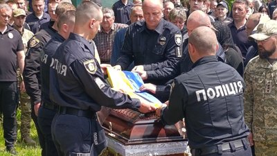 Із поліцейським Сергієм Чорним попрощалися у Деражні