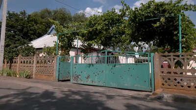 "Майже без відпочинку, бо багато роботи": як бригади з Рівненщини відновлюють будинки на підшефній Херсонщині "Майже без відпочинку, бо багато роботи": як бригади з Рівненщини відновлюють будинки на підшефній Херсонщині
