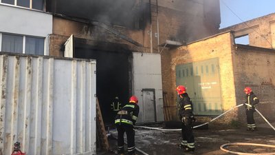 У Черкасах горить цех із виготовлення матраців У Черкасах горить цех із виготовлення матраців