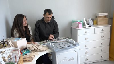 Продовжують створювати лялькові будиночки у пам'ять про сина. Подружжя Татарових з Прикарпаття Продовжують створювати лялькові будиночки у пам'ять про сина. Подружжя Татарових з Прикарпаття
