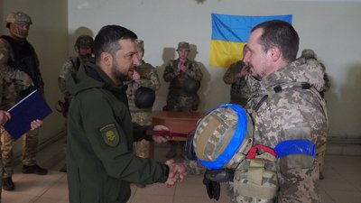 Президент України вручив львівським десантникам державні нагороди