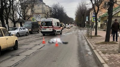 У Львові на пішохідному переході авто збило на смерть чоловіка