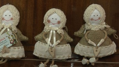 Янголи з трави та соломи: як у Луцьку творять різдвяні обереги