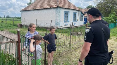 "Війська РФ були на кордоні нашої громади". Як працюють поліцейські офіцери громади у Карпівській громаді Криворіжжя "Війська РФ були на кордоні нашої громади". Як працюють поліцейські офіцери громади у Карпівській громаді Криворіжжя