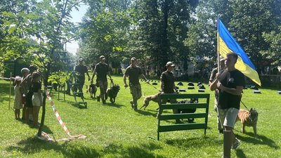 У Львові на благодійному заході "Вільні люди" збирали гроші на потреби ЗСУ У Львові на благодійному заході "Вільні люди" збирали гроші на потреби ЗСУ