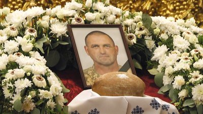 У Житомирі попрощалися із 52-річним військовим Юрієм Кравчуком У Житомирі попрощалися із 52-річним військовим Юрієм Кравчуком
