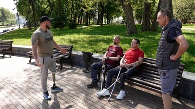 У Чернігові ветерани війни на протезах ремонтують приміщення для простору "Серцевір" У Чернігові ветерани війни на протезах ремонтують приміщення для простору "Серцевір"