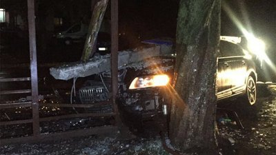 У Луцьку п'яний водій на Audi розтрощив зупинку