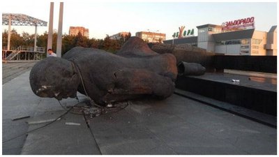 Російські окупанти планують встановити у Маріуполі пам'ятники Леніну