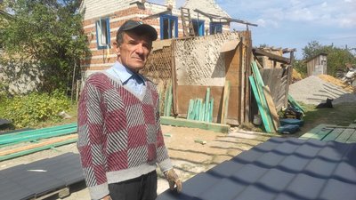 В селі на Волині відновлюють будинок, який зруйнували уламки ракети після збиття ворожого безпілотника В селі на Волині відновлюють будинок, який зруйнували уламки ракети після збиття ворожого безпілотника