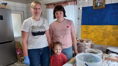 1500 порцій на тиждень: волинські "Файні ґаздині" готують для бійців сухі супи та борщі 1500 порцій на тиждень: волинські "Файні ґаздині" готують для бійців сухі супи та борщі