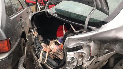 У Маріуполі п'яний водій протаранив шість авто та мотоцикл. ФОТО У Маріуполі п'яний водій протаранив шість авто та мотоцикл. ФОТО