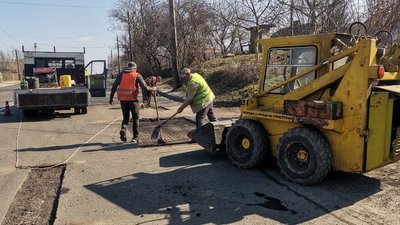 У Луцьку розпочали ямковий ремонт. Де тривають роботи У Луцьку розпочали ямковий ремонт. Де тривають роботи