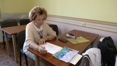 Студентка Надія вчиться живопису, вересень 2023 Студентка Надія вчиться живопису, вересень 2023