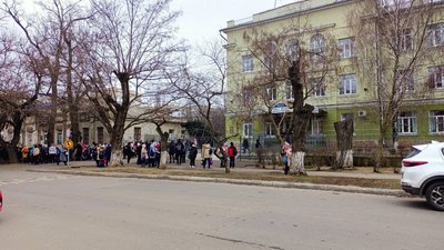 У Миколаєві втретє повідомили про замінування гімназії №31 У Миколаєві втретє повідомили про замінування гімназії №31