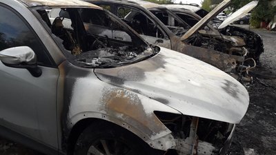 У Полтаві горіло шість легковиків: справу розслідують як підпал У Полтаві горіло шість легковиків: справу розслідують як підпал