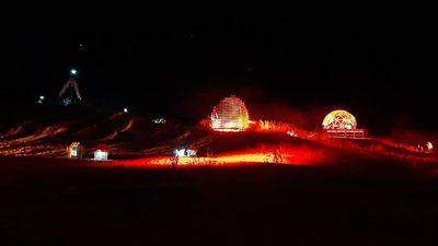 "30 із 40": на ГОГОЛЬFest показали перфоманс в Олешківській пустелі "30 із 40": на ГОГОЛЬFest показали перфоманс в Олешківській пустелі