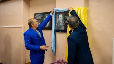 У Полтаві відкрили меморіальну дошку Юрію Колларду У Полтаві відкрили меморіальну дошку Юрію Колларду