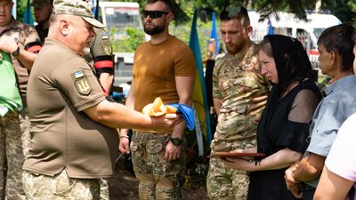 В Ужгороді попрощалися із полеглим на війні Степаном Шапченком В Ужгороді попрощалися із полеглим на війні Степаном Шапченком