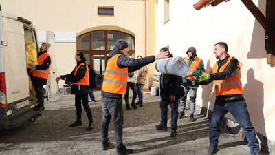 Ужгород отримав гуманітарну допомогу від Братислави та міста-побратима Міхаловце