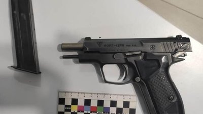 Був напідпитку: на Вінниччині чоловік влаштував стрілянину у багатоквартирному будинку