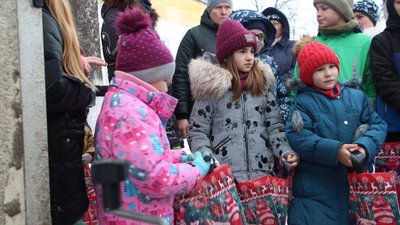 "Я не піддаюся паніці": волонтерка розповіла про свою роботу у прикордонні Сумщини