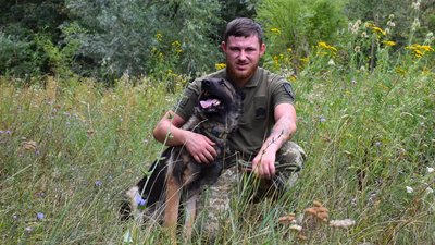 як службовий собака допомагає Мукачівському прикордоннику проходити реабілітацію