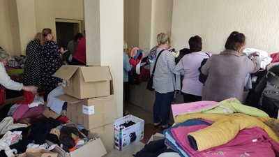 "Були дуже великі черги": як у Полтаві працює один із пунктів видачі допомоги "Були дуже великі черги": як у Полтаві працює один із пунктів видачі допомоги