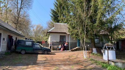 Будинок, у якому живе сім'я пересенців Будинок, у якому живе сім'я пересенців