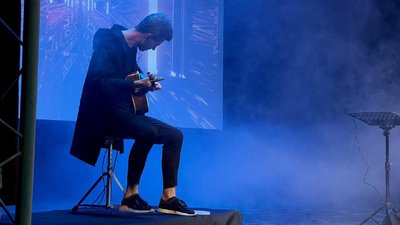 Музика перемоги. У Чернівцях на благодійному концерті зібрали майже 42 тисячі гривень для українських військових Музика перемоги. У Чернівцях на благодійному концерті зібрали майже 42 тисячі гривень для українських військових