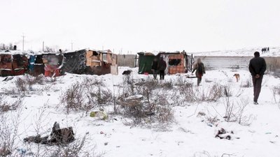 Сортують сміття: родини заробітчан з дітьми живуть на сміттєзвалищі у Херсоні Сортують сміття: родини заробітчан з дітьми живуть на сміттєзвалищі у Херсоні