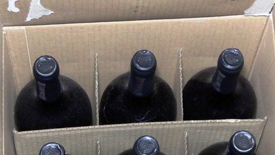 У Вінниці в магазині побутових товарів підпільно продавали фальсифікований алкоголь У Вінниці в магазині побутових товарів підпільно продавали фальсифікований алкоголь
