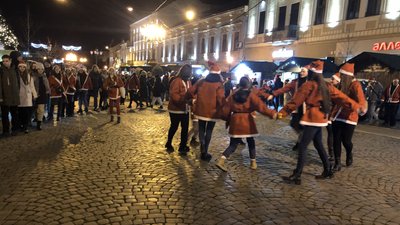 142 Миколайчика пройшли парадом містами Закарпаття 142 Миколайчика пройшли парадом містами Закарпаття