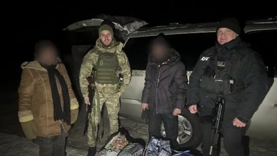 З Подолів евакуювали жінку та чоловіка