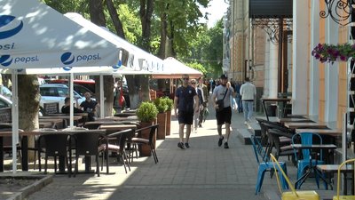 У Полтаві дозволили встановити майже 60 літніх майданчиків У Полтаві дозволили встановити майже 60 літніх майданчиків