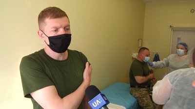 У Житомирі почали вакцинувати від COVID-19 військовослужбовців прикордонного загону У Житомирі почали вакцинувати від COVID-19 військовослужбовців прикордонного загону