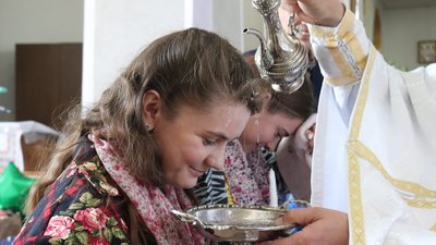 У Калуші на Івано-Франківщині охрестили шістьох дітей з Бахмута У Калуші на Івано-Франківщині охрестили шістьох дітей з Бахмута