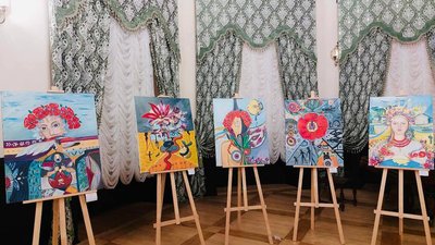 На Тернопільщині в замку відкрили виставку "Мистецтво в часи війни" На Тернопільщині в замку відкрили виставку "Мистецтво в часи війни"