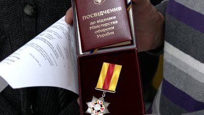 Водій "Укрпошти" з Чернігова отримав відзнаку від Міністерства оборони Водій "Укрпошти" з Чернігова отримав відзнаку від Міністерства оборони