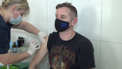"І вам раджу". Харківський письменник Сергій Жадан вакцинувався проти COVID-19
