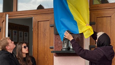 У Бовшеві на Прикарпатті відкрили анотаційну дошку воїну Дмитру Коцюбайлу на позивний Да Вінчі У Бовшеві на Прикарпатті відкрили анотаційну дошку воїну Дмитру Коцюбайлу на позивний Да Вінчі
