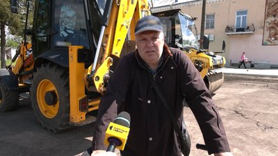 У Новгороді-Сіверському розпочали ремонт центральної площі: що робитимуть та скільки грошей на це витратять У Новгороді-Сіверському розпочали ремонт центральної площі: що робитимуть та скільки грошей на це витратять