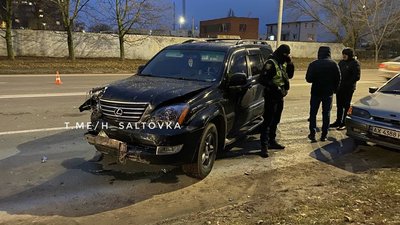 У Харкові Lexus в'їхав у "Жигулі": водія ушпиталили з травмами У Харкові Lexus в'їхав у "Жигулі": водія ушпиталили з травмами